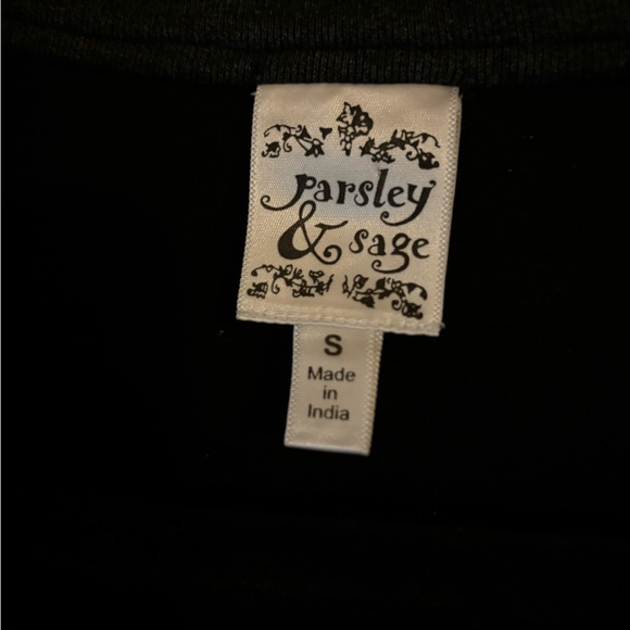 Beautiful top that is comfy and flattering! - Picture 6 of 7